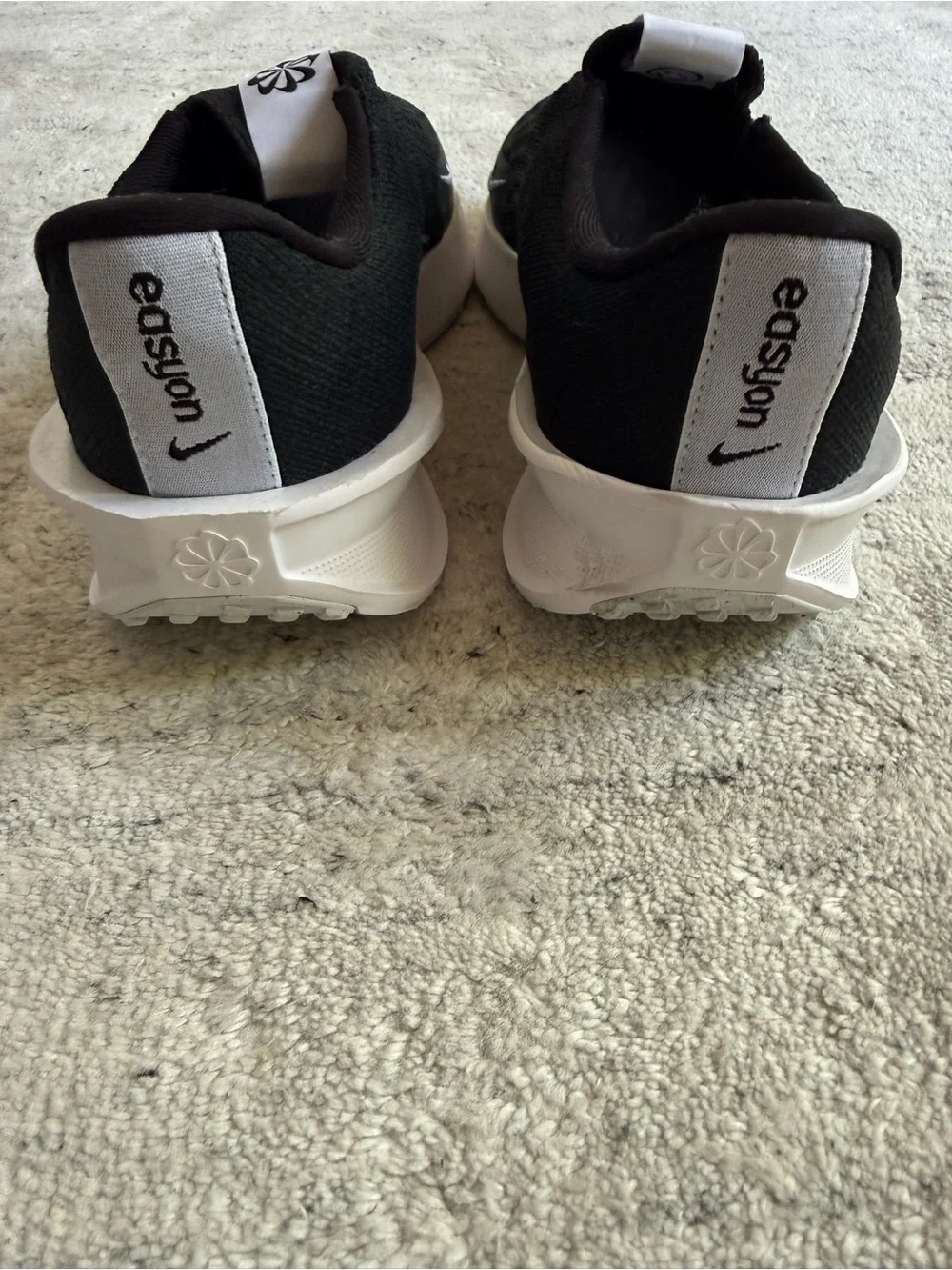 NEW Size 9- Nike Interact Run EasyOn Black White Flyknit